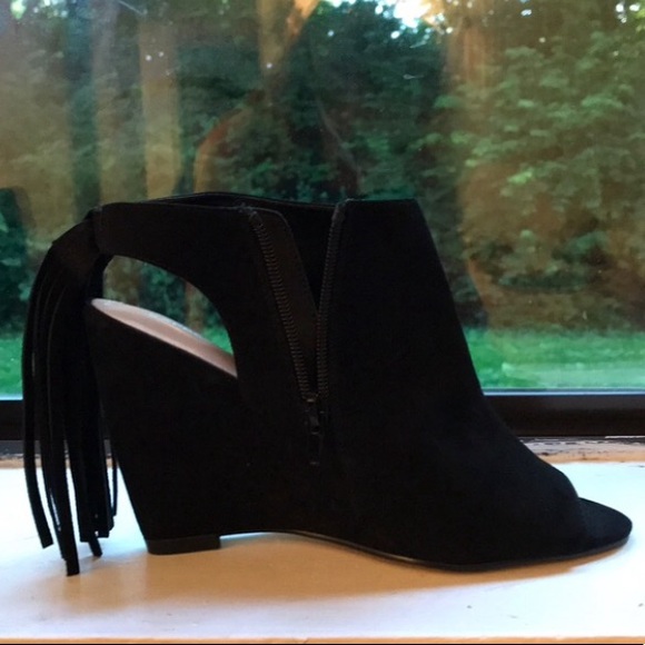 black peep toe fringed wedge - Picture 3 of 7